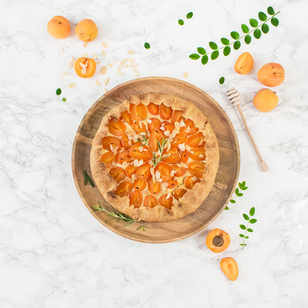 Tarte rustique abricot miel romarin 2 leanna earle