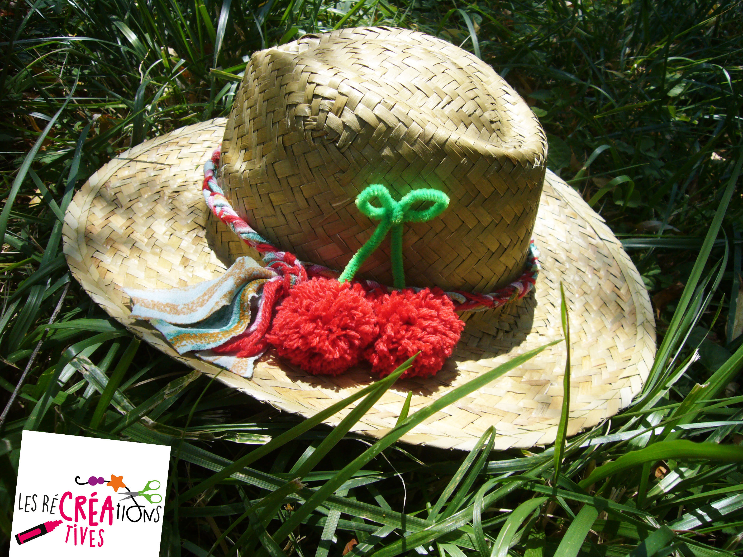 Chapeau customiser cerise pompon