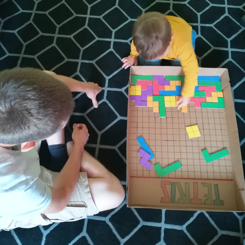 Fabriquer jeu tetris carton enfant motricite logique couleur geometrie