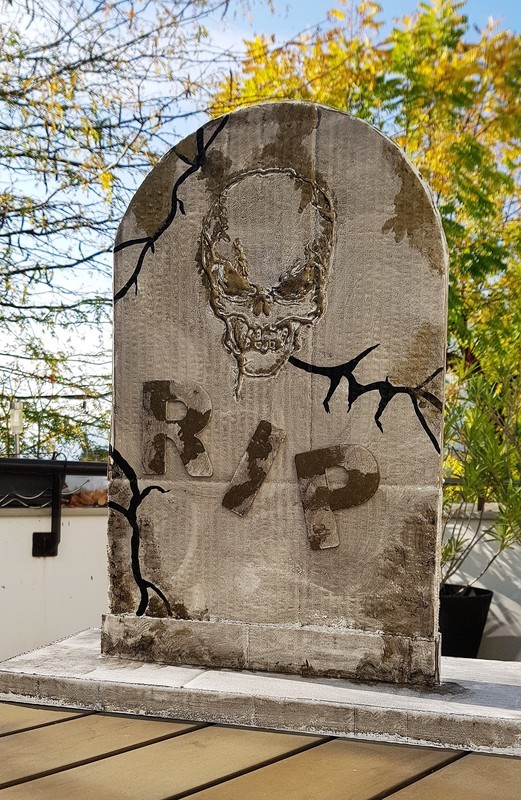Tombe fini halloween 1 2